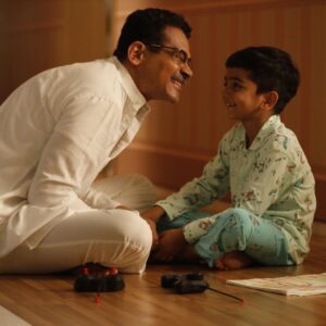 Meenal Sahu Instagram - Time flies,It’s been a year !! From the sets of #happyfamilyconditionsapply ❤️
@ayesha.jhulka @atulkulkarni_official @raunaqkamdar @rajbabbarmp @ahaansaboo @jd_majethia @babita.ashiwal @primevideoin 

#workingstills #behindthescenes #shootingdays #happyfamily