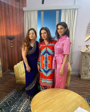 Meenal Sahu Instagram - Met this super sweet woman @farahkhankunder on sets of #franklywithfarah for *happy family conditions apply* ❤️
Make up @suprabha_jadhav 
Hair @cletusliuu 
Styling @clamps_andchaos 
Assisted by @kairaa_jhaveri 

@primevideoin 
@ayesha.jhulka 

#happyfamily #promotions #shoot #primevideo #webseries