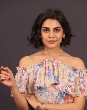 Meenal Sahu Instagram - What a crazy day it was! Juggling between outfits,shoes,accessories and what not!! Had so much fun .
Thank you @prynkamundada and team for all the efforts to make Tisca look the way she looked ❤️
@hatsoffproduction 

#trialday #outfits #looks #tisca #happyfamily #conditionsapply