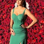 Meera Chopra Instagram - Green and the red!! @juhi.ali @jayshree2783 @ahiclothing