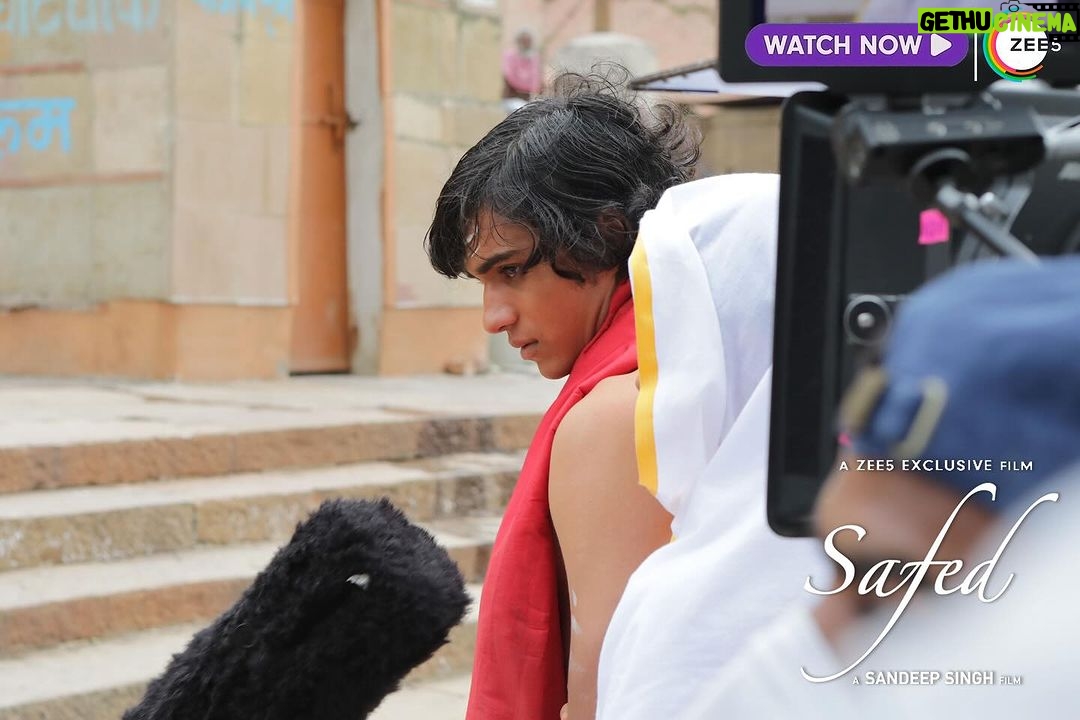 Meera Chopra Instagram - Our #Safed in Making. A film by @officialsandipssingh Watch Now on @Zee5 @verma.abhay_ @meerachopra @barkhasengupta @chhaya.kadam.75 @jameel.mumbai @officiallegendstudios @anandpandit ajay.harinathsingh @vinod.bhanushali @zafarmehdishaikh @the_vishal_gurnani @juhiparekhmehtaofficial @Zee5global @Safedthefilm @thewriteinsaan @sameerhallim @dopanirbanchatterjee @innovativeraaj @rahulomreniwal @samantchauhan @rekha_bhardwaj @theshailhada @shashisuman_ @jazimsharma @monty_bassist @jahaanshah @sonunigamofficial @shilparao @imsuvarnatiwari @subhankardeyofficial @lyricistmehboob @amturazofficial @mahimmabhardwaj #MohanJutley #MunnaDhiman @lyricsoham @meghdeep_bose @deepaksahupr @siddhartgarima @mallika_Dutt #SrinivasAbrol @paragnm @imsubhashshinde @anuppdev @nishantcshekhar @paragmaniar09 @vickkyidnaaniphotography @alaukikdesaiofficial @rsmediastudio @mantraa_luminosity @amitbwadhwani_ @neetu._.singh @amityeye @simmikent @Banaras_k_pandey_ji @AbhishekNaryan @dr_adobe @officialprimefocus @realtouchstudiopvt.ltd @prasad_corp @amitjalan #AradhanaSoundService @ashirwad_hadkar @alokpunjani #BhaskarSharma @tosiefshaikh @studiounees #SunilKumarAgarwal #SujitSinghare #NarendraMathura @Ruchikaduttsharma #RaviSuryavanshi #VivekRAgarwal @maansizerosix sakshikjjw @kklordbosco #YashSingh thepulkiitsharma @majiddshaikh_ @samrin.skh @imaan_darbar @ameyakhanwalkar @abhyuday_pandey08 #safedonzee5