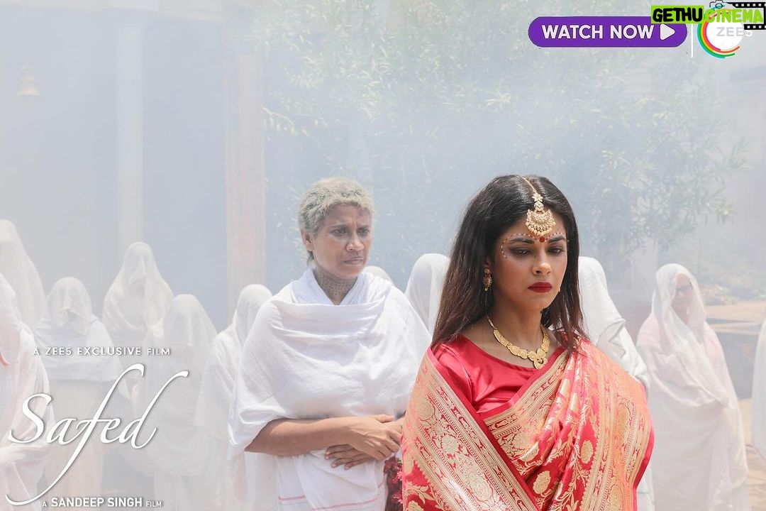 Meera Chopra Instagram - Our #Safed in Making. A film by @officialsandipssingh Watch Now on @Zee5 @verma.abhay_ @meerachopra @barkhasengupta @chhaya.kadam.75 @jameel.mumbai @officiallegendstudios @anandpandit ajay.harinathsingh @vinod.bhanushali @zafarmehdishaikh @the_vishal_gurnani @juhiparekhmehtaofficial @Zee5global @Safedthefilm @thewriteinsaan @sameerhallim @dopanirbanchatterjee @innovativeraaj @rahulomreniwal @samantchauhan @rekha_bhardwaj @theshailhada @shashisuman_ @jazimsharma @monty_bassist @jahaanshah @sonunigamofficial @shilparao @imsuvarnatiwari @subhankardeyofficial @lyricistmehboob @amturazofficial @mahimmabhardwaj #MohanJutley #MunnaDhiman @lyricsoham @meghdeep_bose @deepaksahupr @siddhartgarima @mallika_Dutt #SrinivasAbrol @paragnm @imsubhashshinde @anuppdev @nishantcshekhar @paragmaniar09 @vickkyidnaaniphotography @alaukikdesaiofficial @rsmediastudio @mantraa_luminosity @amitbwadhwani_ @neetu._.singh @amityeye @simmikent @Banaras_k_pandey_ji @AbhishekNaryan @dr_adobe @officialprimefocus @realtouchstudiopvt.ltd @prasad_corp @amitjalan #AradhanaSoundService @ashirwad_hadkar @alokpunjani #BhaskarSharma @tosiefshaikh @studiounees #SunilKumarAgarwal #SujitSinghare #NarendraMathura @Ruchikaduttsharma #RaviSuryavanshi #VivekRAgarwal @maansizerosix sakshikjjw @kklordbosco #YashSingh thepulkiitsharma @majiddshaikh_ @samrin.skh @imaan_darbar @ameyakhanwalkar @abhyuday_pandey08 #safedonzee5