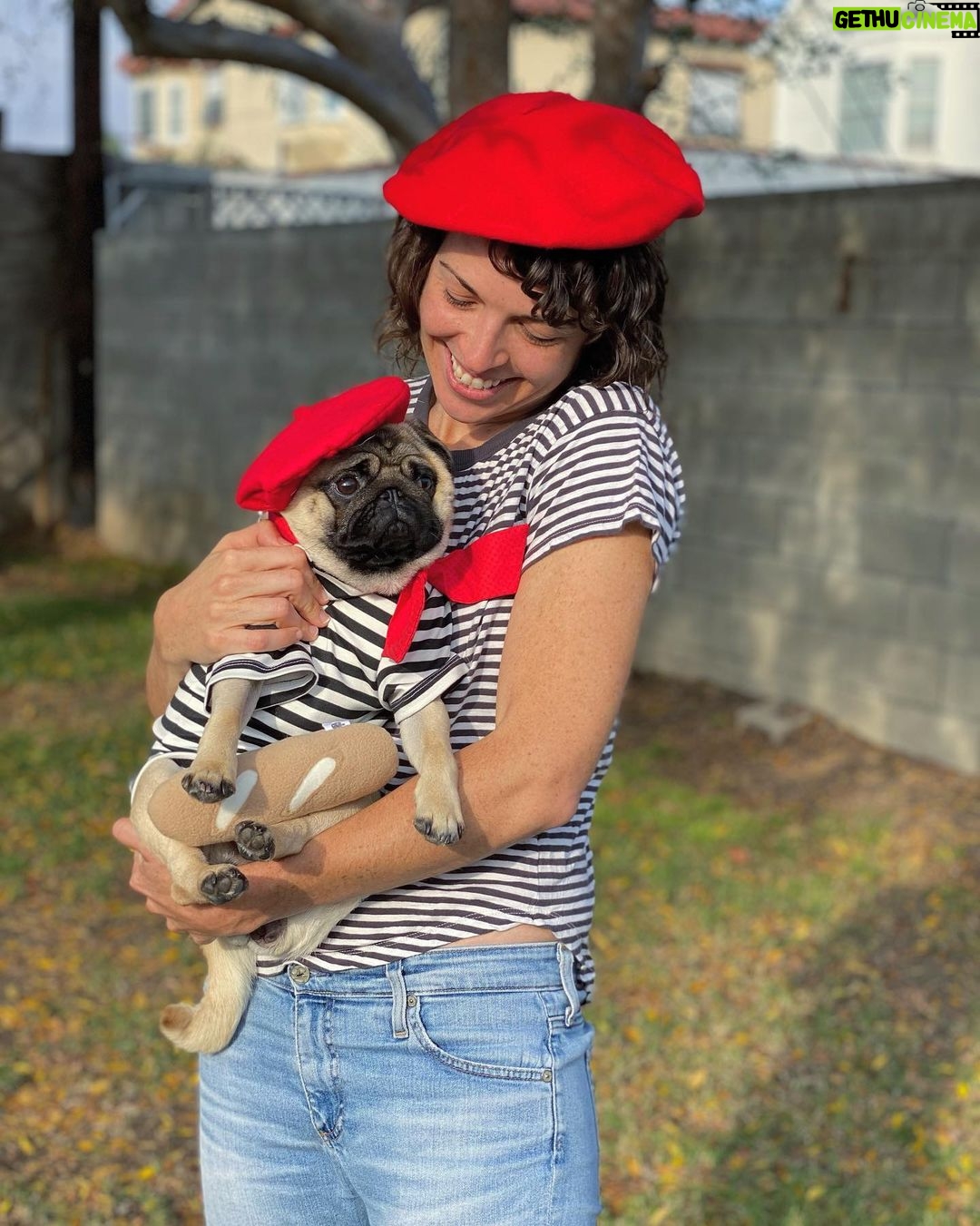 Megan Ganz Instagram - What? It’s a couples costume…. a couple of real donuts. Or should I say croissants? 🥐 🥐 Happy Halloween, everybody!