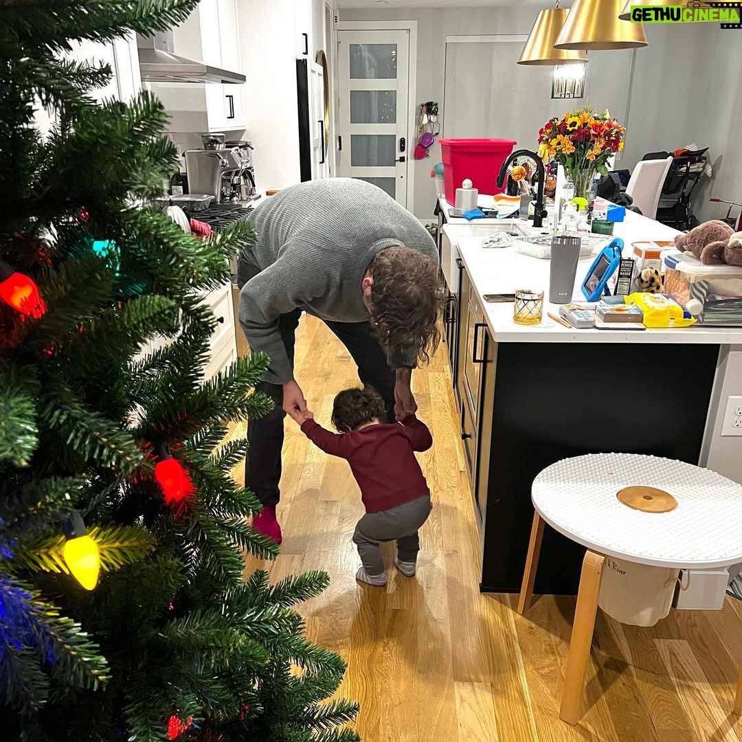 Megan Ganz Instagram - It’s officially after Thanksgiving, so Merry Christmas, everyone.