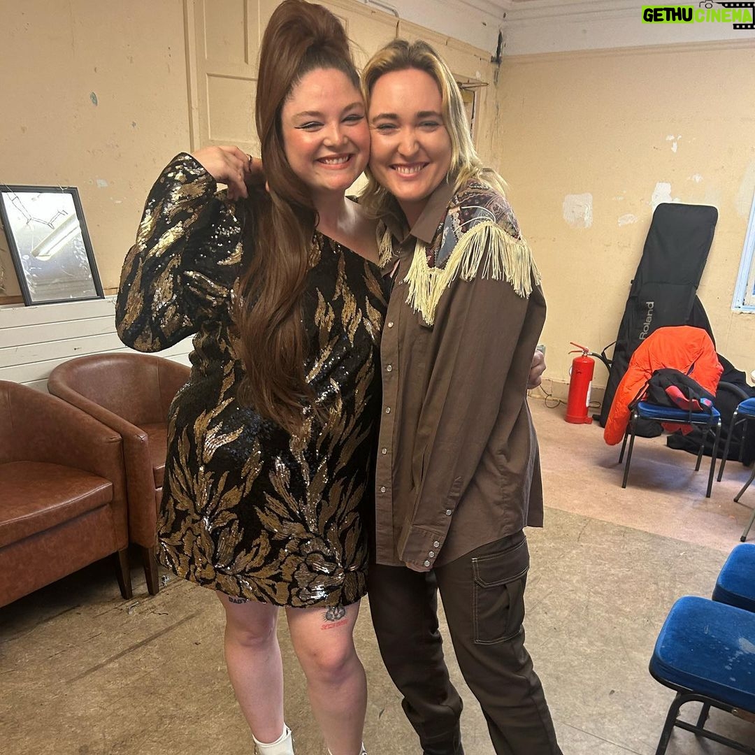 Megan Stalter Instagram - ⭐️⭐️⭐️⭐️Having the most delicious time at @edfringe mate ⭐️⭐️⭐️⭐️⭐️GRAB TICKETS FOR NIGHT 3🖤🖤the crowds have been electric TICKETS IN BIO BABY🖤🖤