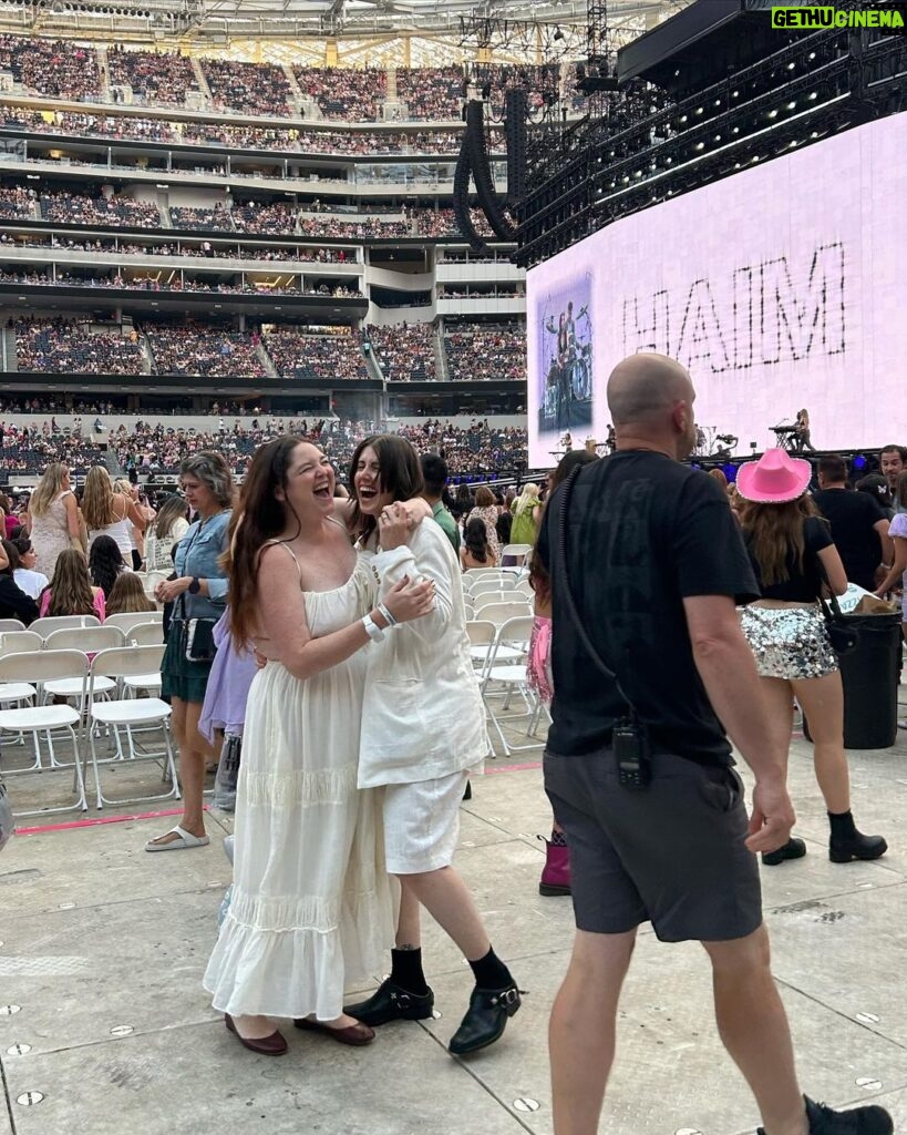 Megan Stalter Instagram - We had such an amazing time opening for @taylorswift and @haimtheband !! When Taylor’s team reached out to us about opening her LA show by making out on stage for 45 minutes we thought OKAY this girl really is for the gays :) Thank you @mad_libb and @freepeople as well for sponsoring our show 🌷💗
