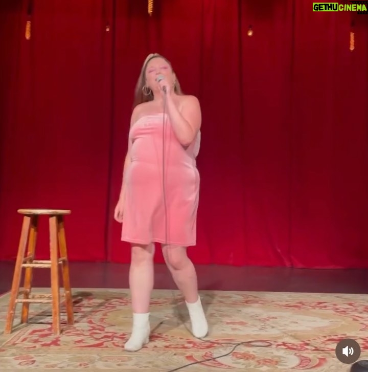 Megan Stalter Instagram - 💐ALMOST TIME FOR FRINGE FEST BABY💐 Edinburg I’ll be performing at Gilded Balloon Teviot Aug 12-23, 25-27 !!! GET TICKETS NOW IN BIO💐💗🌸🌺🌷