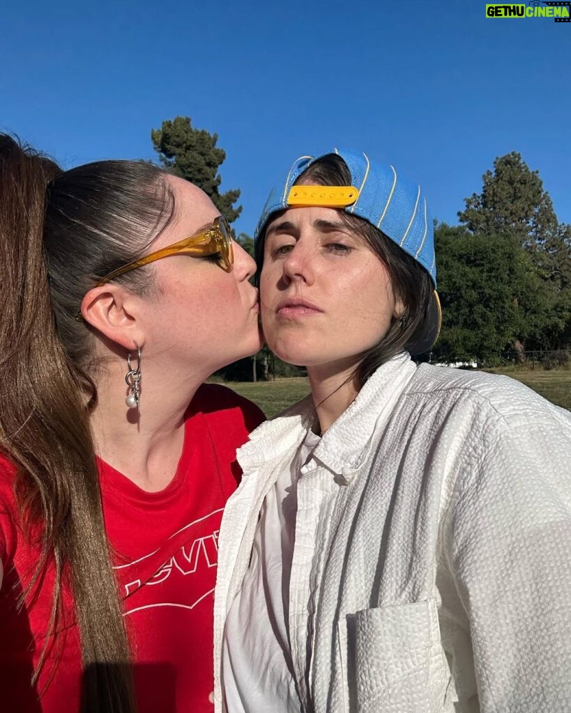 Megan Stalter Instagram - I’m glad kissing isn’t against sag rules 🤤