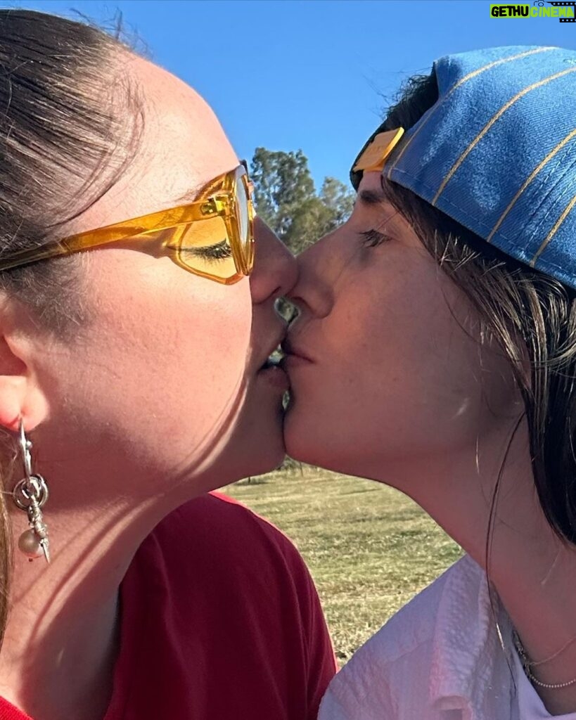 Megan Stalter Instagram - I’m glad kissing isn’t against sag rules 🤤
