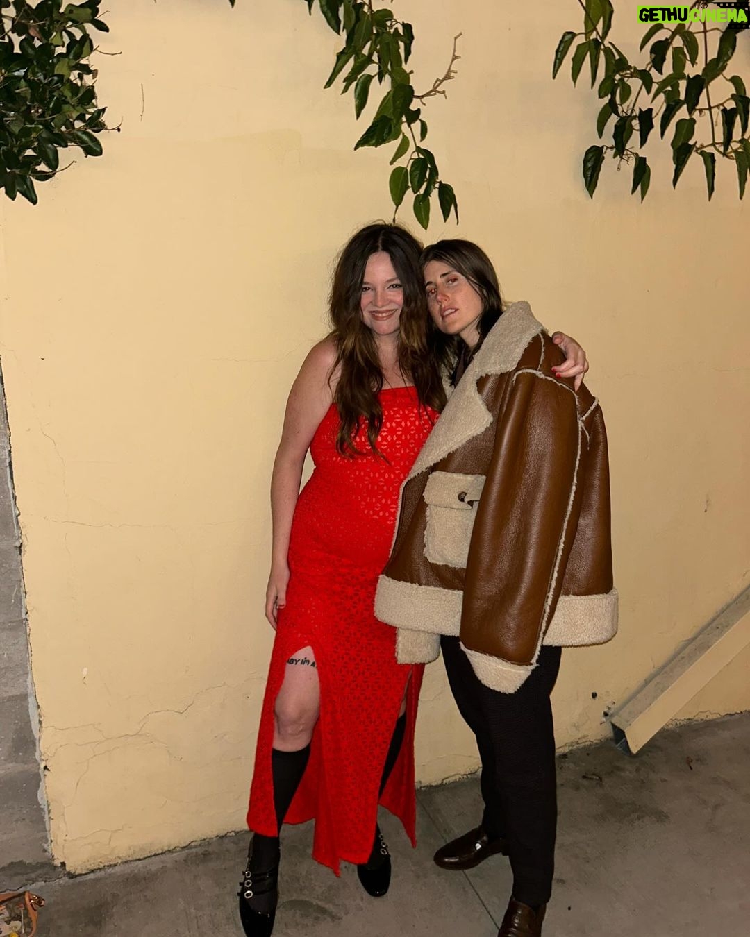 Megan Stalter Instagram - Merry Christmas from two American girl dolls 🇬🇧 ❤️