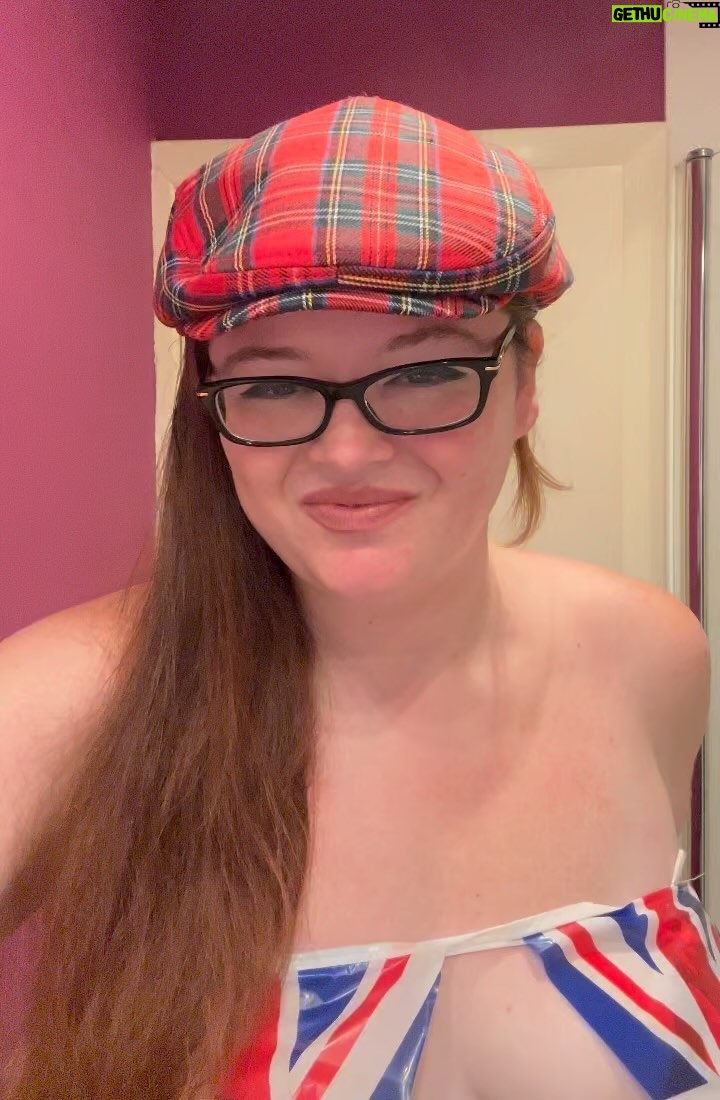 Megan Stalter Instagram - 🔥🔥SCOTLAND 🔥🔥Tonight at @gildedballoon ⭐️⭐️⭐️ come see my show at 8:30 for @edfringe TICKETS IN BIO MATE GET THEM FAST ❤️❤️❤️