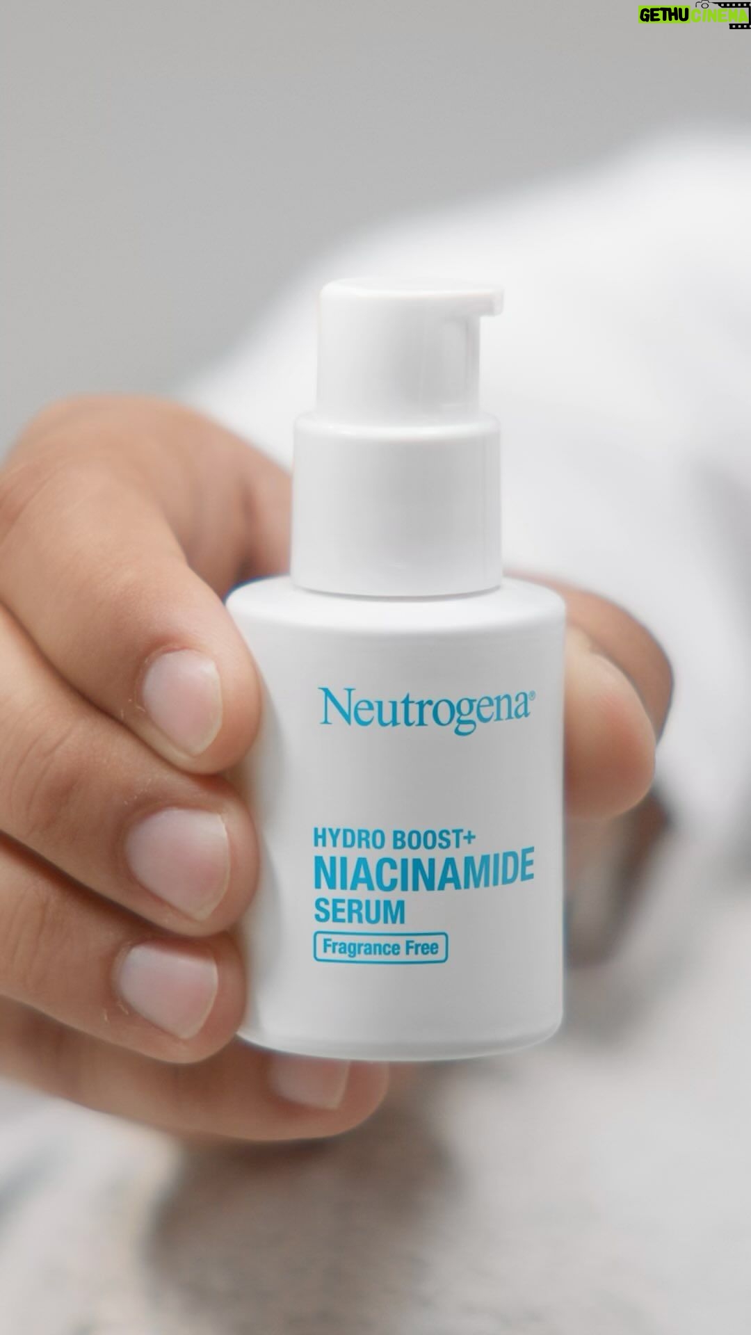 Megan Stalter Instagram - I’M SENSITIVE IF I DON’T HAVE MY NEUTROGENA® HYDRO BOOST PLUS PRODUCTS! Neutrogena® Hydro Boost Plus Niacinamide Serum, for sensitive skin and sensitive actors (and models) @Neutrogena_US #neutrogenapartner