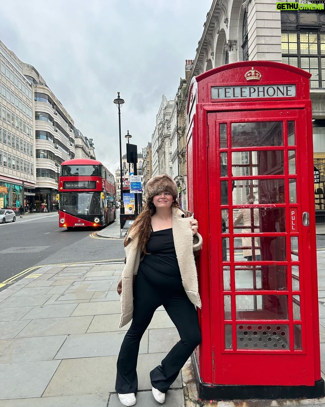 Megan Stalter Instagram - Merry Christmas from two American girl dolls 🇬🇧 ❤️