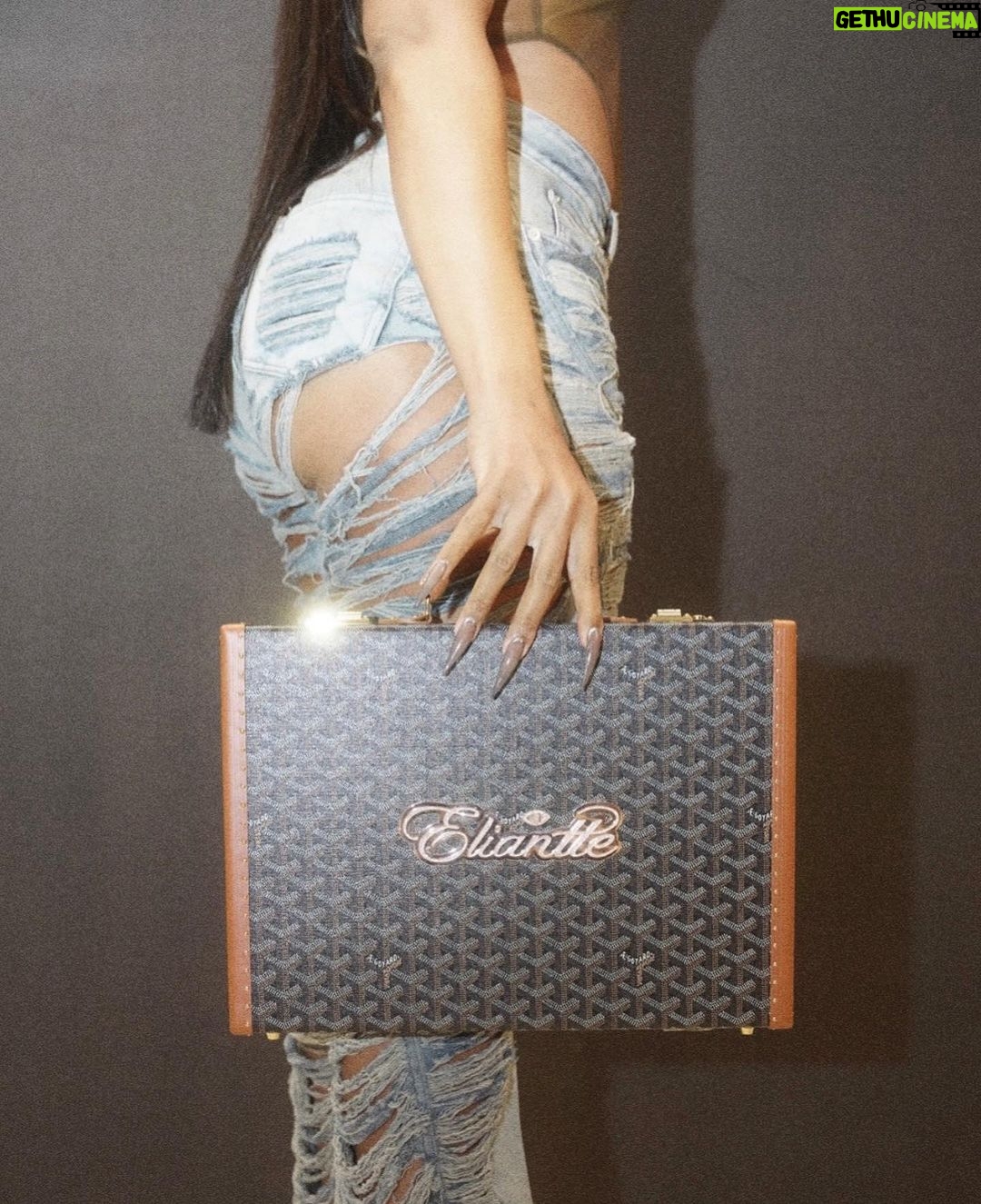 Megan Thee Stallion Instagram - Me and my jeweler come up with THEE BEST chain designs 🤷🏽♀️ I tell him exactly what i want and he kills it EVERYTIME!!! I think this might be my favorite piece i have right now 😍 I wonder what ill get next 🫣 #COBRA 🐍🐍🐍🔥🔥🔥