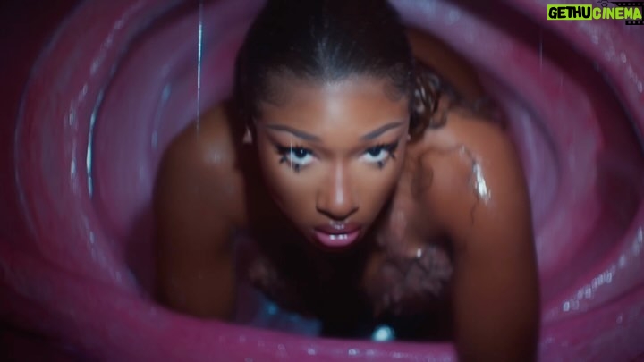 Megan Thee Stallion Instagram - COBRA OUT NOW, RUN IT UP HOTTIES 🐍🐍🐍🐍