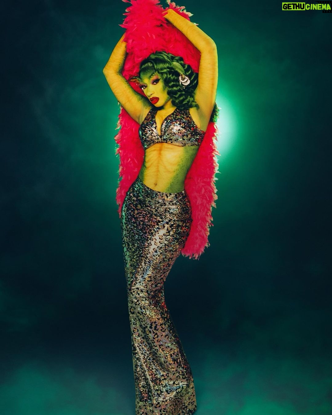 Megan Thee Stallion Instagram - Greta Snow 💚🫦