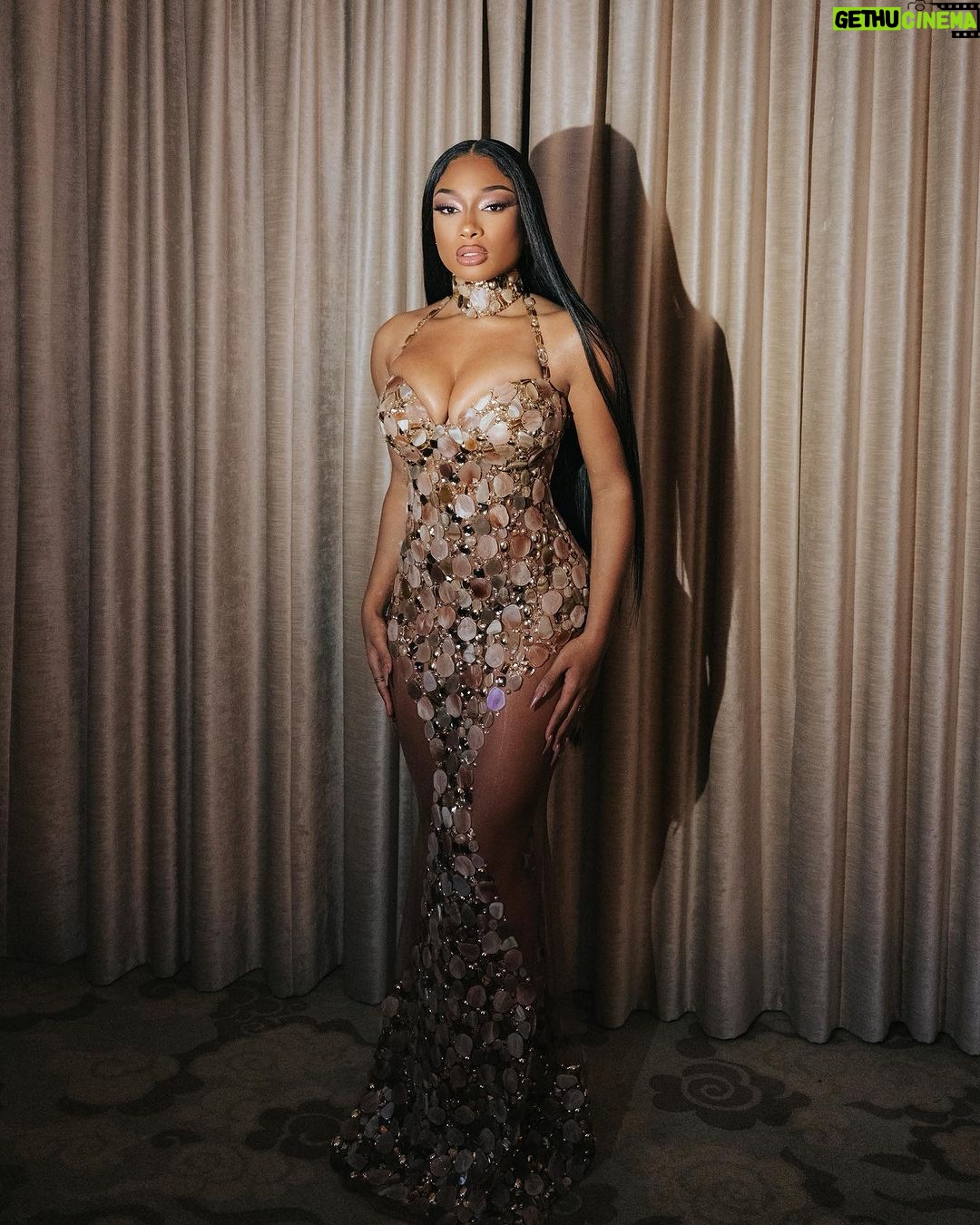 Megan Thee Stallion Instagram - Happy New Year 🥂 @revlon on the glam 💋