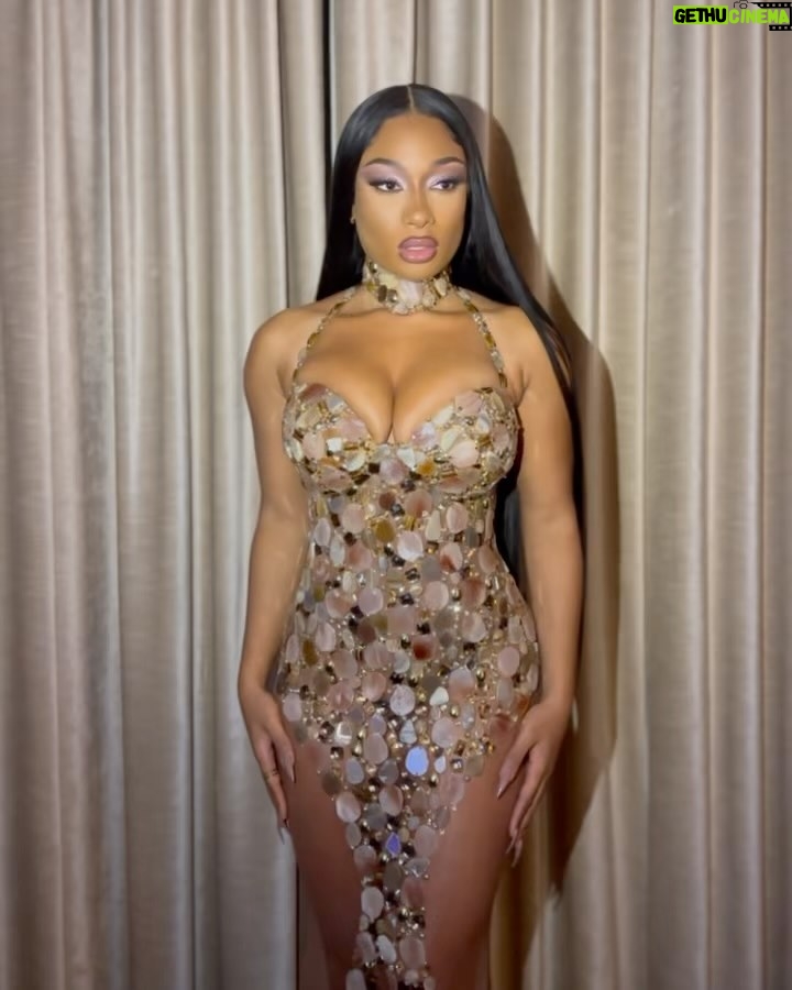 Megan Thee Stallion Instagram - Happy New Year 🥂 @revlon on the glam 💋