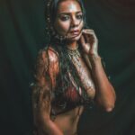 Megha Gupta Instagram - ʏᴏᴜʀ ᴀɴɢᴇʟꜱ ᴡɪʟʟ ꜱᴇɴᴅ ʏᴏᴜ ᴛᴏ ꜱᴏᴍᴇ ᴠᴇʀʏ ᴅᴀʀᴋ ᴘʟᴀᴄᴇꜱ ʙᴇᴄᴀᴜꜱᴇ ʏᴏᴜ ᴀʀᴇ ᴛʜᴇ ʟɪɢʜᴛ. ᴍɪɴᴇ ᴅᴇꜰɪɴɪᴛᴇʟʏ ꜱᴇɴᴛ ᴍᴇ ᴏɴ ᴀ ʀᴏʟʟᴇʀ ᴄᴏᴀꜱᴛᴇʀ, ʟɪᴛᴇʀᴀʟʟʏ. ɪ ʀᴇᴍᴇᴍʙᴇʀ ᴀ ᴛɪᴍᴇ ᴡʜᴇɴ ɪ ꜰᴏᴜɴᴅ ᴍʏꜱᴇʟꜰ ɪɴ ᴅɪꜱɴᴇʏ ᴡᴏʀʟᴅ, ᴏʀʟᴀɴᴅᴏ, ᴊᴜꜱᴛ ᴄᴏᴜᴘʟᴇ ᴏꜰ ᴡᴇᴇᴋꜱ ᴀꜰᴛᴇʀ ʟᴏᴏꜱɪɴɢ ᴘᴀᴘᴀ. ᴅᴏɴ’ᴛ ᴀꜱᴋ ᴍᴇ ʜᴏᴡ ᴡʜᴀᴛ ᴡʜᴀᴛ ᴡʜᴇʀᴇ ᴡʜʏ, ʙᴜᴛ ɪ ᴄʟᴇᴀʀʟʏ ʀᴇᴍᴇᴍʙᴇʀ ʙᴇɪɴɢ ᴏɴ ᴛʜᴇ ᴍᴏꜱᴛ ꜱᴄᴀʀʏ (ᴀᴛ ᴛʜᴀᴛ ᴘᴏɪɴᴛ) ʀᴏʟʟᴇʀ ᴄᴏᴀꜱᴛᴇʀꜱ, ᴡʜɪᴄʜ ɪ ᴅɪᴅɴ’ᴛ ʀᴇᴀʟʟʏ ᴡᴀɴᴛ ᴛᴏ ʙᴇ ᴏɴ (ᴀɢᴀɪɴ, ᴅᴏɴ’ᴛ.) ᴀɴᴅ ɢᴏɪɴɢ ᴛʜʀᴏᴜɢʜ ᴀ ʀᴏʟʟᴇʀ ᴄᴏᴀꜱᴛᴇʀ ᴏꜰ ꜱᴀᴅɴᴇꜱꜱ ᴀɴᴅ ꜰᴇᴀʀ ᴀɴᴅ ʟᴏꜱꜱ ᴀɴᴅ ᴍʏ ʜᴇᴀʀᴛ ʙᴇᴀᴛɪɴɢ ꜱᴏ ꜰᴀꜱᴛ ᴛʜᴀᴛ ɪᴛ ᴍɪɢʜᴛ ꜱᴛᴏᴘ. ɪ ᴡᴀꜱ ᴛʜᴇ ꜱᴀᴅɴᴇꜱꜱ ꜱᴏᴜʟ ɪɴ ᴛʜᴇ ʜᴀᴘᴘɪᴇꜱᴛ ᴘʟᴀᴄᴇ ᴏɴ ᴛʜᴇ ᴘʟᴀɴᴇᴛ. ᴛʜᴀᴛ ᴡᴀꜱ 7 ʏᴇᴀʀꜱ ᴀɢᴏ. ᴛʜᴀᴛ ꜰᴇᴇʟɪɴɢ ꜱᴛɪʟʟ ꜰᴇᴇʟꜱ ꜰʀᴇꜱʜ. ɪ ᴡᴀꜱ ɪɴ ᴅᴇᴇᴘ ᴘᴀɪɴ. ɪ ᴅɪᴅɴ’ᴛ ᴋɴᴏᴡ ʜᴏᴡ ᴛᴏ ᴘʀᴏᴄᴇꜱꜱ ɢʀɪᴇꜰ, ɪ ᴅɪᴅɴ’ᴛ ᴋɴᴏᴡ ɴᴏᴛʜɪɴɢ ᴀʙᴏᴜᴛ ꜱᴛʀᴇꜱꜱ ᴍᴀɴᴀɢᴇᴍᴇɴᴛ. ɪ ᴡᴀꜱ ᴏɴ ᴀᴜᴛᴏ ᴘɪʟᴏᴛ. ʟᴇᴛᴛɪɴɢ ʟɪꜰᴇ ᴛᴀᴋᴇ ᴏᴠᴇʀ ᴍʏ ᴅᴀʏꜱ, ᴀ ᴄᴏᴍᴘʟᴇᴛᴇ ʙʟᴜʀʀ. ɪ ᴡɪꜱʜ ꜱᴏᴍᴇᴏɴᴇ ʜᴀᴅ ᴛᴏʟᴅ ᴍᴇ ᴛʜᴇɴ, ᴡʜᴀᴛ ɪ ᴋɴᴏᴡ ɴᴏᴡ, ᴡʜɪᴄʜ ɪꜱ ᴡʜʏ ɪᴛ’ꜱ ᴍʏ ᴘᴇʀꜱᴏɴᴀʟ ᴍɪꜱꜱɪᴏɴ ᴛᴏ ᴍᴀᴋᴇ ꜱᴜʀᴇ ɴᴏ ᴏɴᴇ ʜᴀꜱ ᴛᴏ ɢᴏ ᴛʜʀᴏᴜɢʜ ᴡʜᴀᴛ ɪ ᴅɪᴅ, ᴀꜱ ᴍᴜᴄʜ ᴀꜱ ɪ ᴄᴀɴ. ᴛᴜʀɴɪɴɢ ᴘᴀɪɴ ɪɴᴛᴏ ᴍᴇᴅɪᴄɪɴᴇ ɪꜱ ɴᴏᴡ ᴍʏ ꜱᴜᴘᴇʀᴘᴏᴡᴇʀ. ᴛʜᴇ ꜱᴏᴜʀᴄᴇ ꜱᴀɪᴅ, ʏᴏᴜ ᴀʀᴇ ᴛʜᴇ ʟɪɢʜᴛ, ᴀɴᴅ ɴᴏᴡ ɪᴛ’ꜱ ᴛɪᴍᴇ ᴛᴏ ᴍᴀᴋᴇ ᴛʜᴇ ʟɪɢʜᴛ ᴏꜰ ᴏᴛʜᴇʀꜱ ꜱʜɪɴᴇ ʙʀɪɢʜᴛᴇʀ. ᴀʀᴇ ʏᴏᴜ ᴡɪᴛʜ ᴍᴇ ? #india #indian #lifejourney #boho #gypsy #friday #realTalk #meghagupta #tribalhuman #tribal #tribesofindia