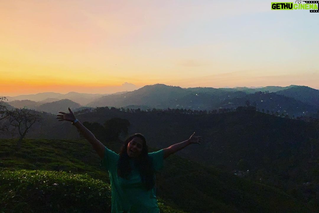 Megha Thomas Instagram - You are doing good baby ✨ P.C. @harikrisshnan (thank you🌸) #birthdaygirl #birthdayevening #sunset #sunsetlover #shootinglocation #lovemyjob #newplace #skyshot #skycolors #colours Vandiperiyar, Kerala, India