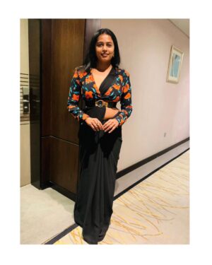 Megha Thomas Instagram - She silently stepped out of race she never wanted to be in, found her own lane and proceeded to win. 🥂 

Stylist - @fabricate_yourstyle 

#promotions #bharathacircus #dubai #pressmeet #mirrorselfie #saree #zara