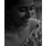 Megha Thomas Instagram – 🖤🤍

📸 – @cherin.paul 
#blackandwhite #photoshoot #saree #floral #monsoonfun #eveningwear #forthatday #womeninsaree #styling #beauty #sareelove #ootd #outfitoftheday #desigirl #indianwear #ethnic #silverjewelry #oxidisedjewellery #kochigram #kochi #kerala #meghathomas #meghakehadhein #megstapose Loose Dancer Cooks