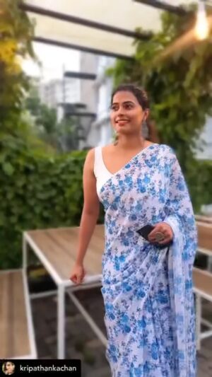 Megha Thomas Instagram - BTS shoot by @kripathankachan 💙
MUA- @kripathankachan_makeupartist 
Saree courtesy- @devy.store.official 
Stylist- @fabricate_yourstyle 
Jewellery- @peekaboothestore

#saree #blueandwhite #floral #blue #white #monsoonfun #eveningwear #forthatday #womeninsaree #styling #beauty #sareelove #ootd #outfitoftheday #desigirl #indianwear #ethnic #silverjewelry #oxidisedjewellery #kochigram #kochi #kerala #meghathomas #meghakehadhein #megstapose