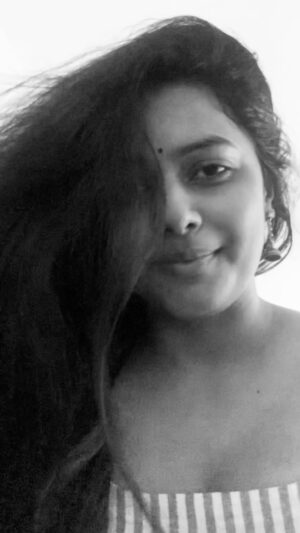 Megha Thomas Instagram - I was in a place called paradise….. ❣️

#grey #blackandwhite #monochrome #bliss #flyhigh #enamored #morningslikethis #eyestalk #chico #iknowyouarelistening #megstapose #meghakehadhein