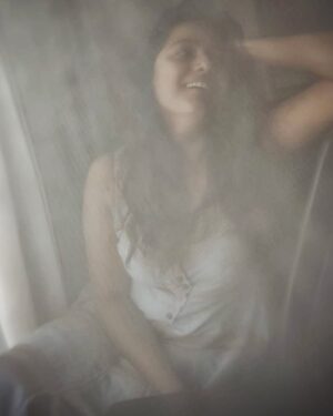 Megha Thomas Instagram - Life is not a problem to be solved but a reality to be experienced. ❣️

Perks of having photographer as a friend- @amith.rkb 

#phtography #randomshoot #candidphotography #gurgaon #travelgram #shot #smile #happy #meghathomas #megstapose #meghakehadhein