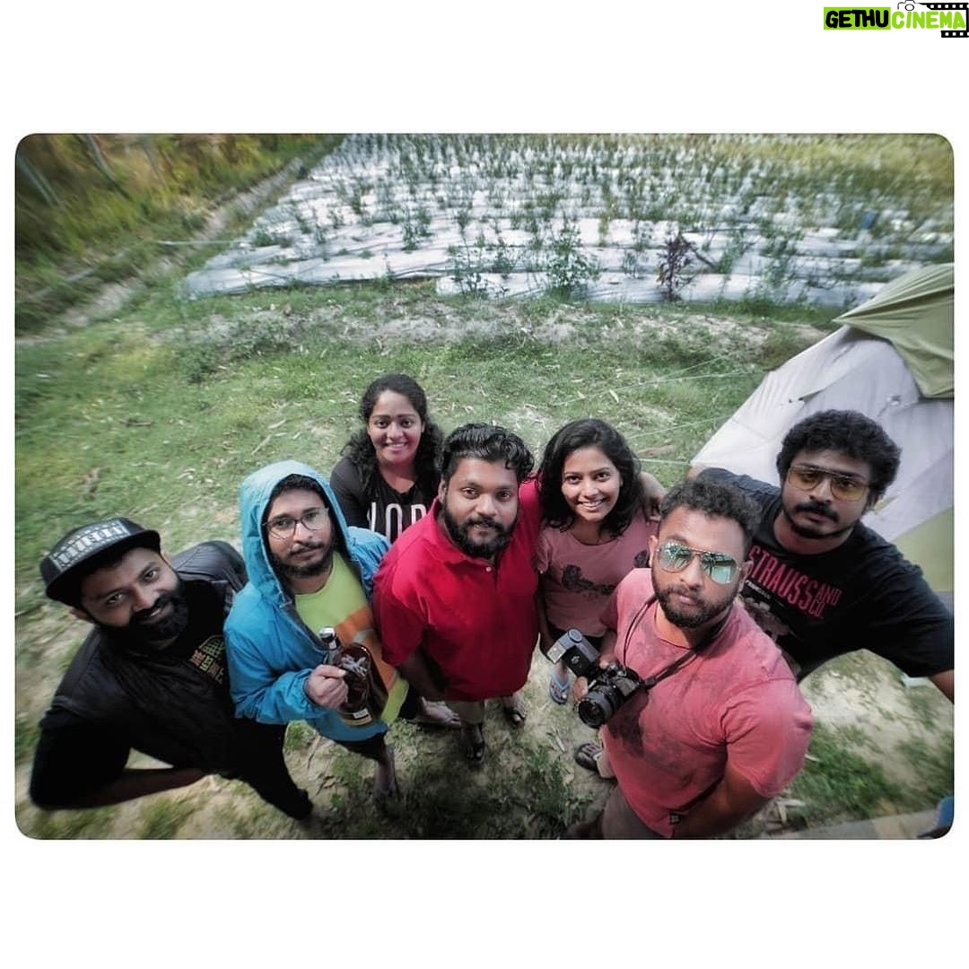 Megha Thomas Instagram - ഹൃദയത്തോട് ചേർന്ന് നിൽക്കുന്ന എന്റെ കലാലയ ഓർമ്മകൾ... ഇത് എന്റെ #hridayam #hridayamonhotstar Streaming from February 18th! Join us by sharing your #hridayam moments too! #cinema #movielovers #forever #hridayammovie #senior #jasleen #memories #friendship #college