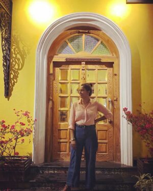 Megha Thomas Instagram - Every day you have a choice - 
Stay the same ☕️or
Change🥂. 

📸- bae♥️ @sharon_augustine14 

#chillday #somewhere #olddoor #yellow #bougainvillea