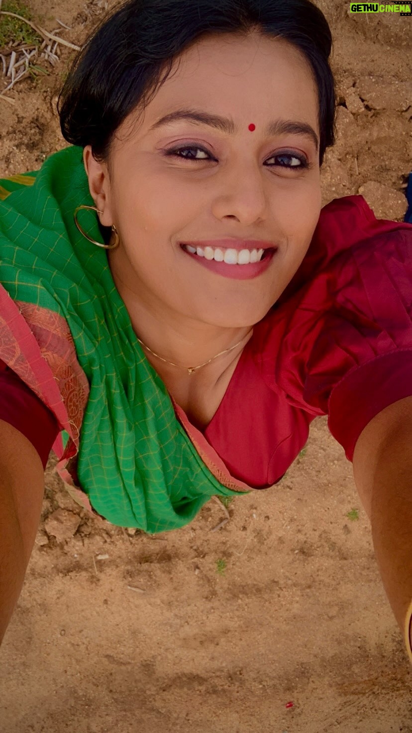Megha Thomas Instagram - ✨ #illayaraja #illayarajasongs #pottu #tenkasi #coutrallam #smile #saree #redandgreen #tamil #tamilnadu #ponnu #tamilponnu #monsoonfun #eveningwear #forthatday #womeninsaree #styling #beauty #sareelove #ootd #outfitoftheday #desigirl #indianwear #ethnic #silverjewelry #oxidisedjewellery #kochigram #kochi #kerala #meghathomas