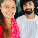 Megha Thomas Instagram - Jasleen ♥️ #hridayam #memories #megstapose #meghakehadhein @vineeth84 @pranavmohanlal @o_viswajith @visakhsubramaniam @divigeorge @aswath_lal @jishnusreekumar11 @zo_muchmore @rohan_mathen @jojojoseofficial @tinson.thomas.20