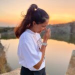 Megha Thomas Instagram - 🌅 #sunset #shadesofyellow #nature #chotaladakh #bangalore #funtimes #lake #trip #peaceful #echoesofsilence #colorsofnature #coloursofsunset Chota Ladakh