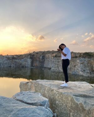 Megha Thomas Instagram - 🌅

#sunset #shadesofyellow #nature #chotaladakh #bangalore #funtimes #lake #trip #peaceful #echoesofsilence #colorsofnature #coloursofsunset