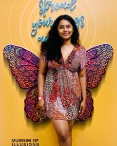 Megha Thomas Instagram - Illusion ✨ #illusion #delhi #travelgram #mandalas #prints #colorful #colors #happy #hooman #yellow Museum of Illusions New Delhi