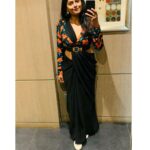 Megha Thomas Instagram - She silently stepped out of race she never wanted to be in, found her own lane and proceeded to win. 🥂 Stylist - @fabricate_yourstyle #promotions #bharathacircus #dubai #pressmeet #mirrorselfie #saree #zara Dubai, United Arab Emirates