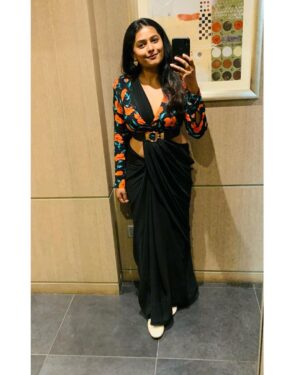 Megha Thomas Instagram - She silently stepped out of race she never wanted to be in, found her own lane and proceeded to win. 🥂 

Stylist - @fabricate_yourstyle 

#promotions #bharathacircus #dubai #pressmeet #mirrorselfie #saree #zara