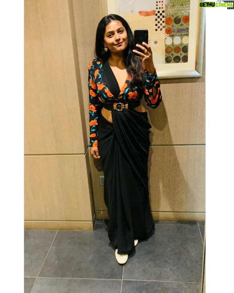 Megha Thomas Instagram - She silently stepped out of race she never wanted to be in, found her own lane and proceeded to win. 🥂 Stylist - @fabricate_yourstyle #promotions #bharathacircus #dubai #pressmeet #mirrorselfie #saree #zara Dubai, United Arab Emirates