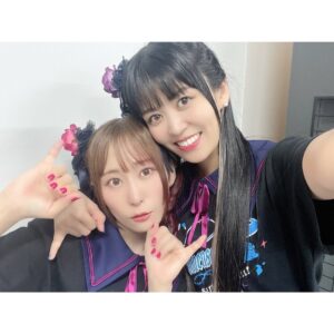 Megu Sakuragawa Instagram - #バンドリ10thライブ
DAY1 : Roselia #ゾンネンシャイン

Roseliaのみんなと🌹