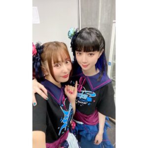 Megu Sakuragawa Instagram - #バンドリ10thライブ
DAY1 : Roselia #ゾンネンシャイン

Roseliaのみんなと🌹