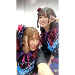 Megu Sakuragawa Instagram - #バンドリ10thライブ
DAY1 : Roselia #ゾンネンシャイン

Roseliaのみんなと🌹
