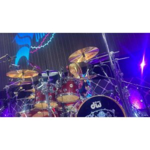 Megu Sakuragawa Instagram - #バンドリ10thライブ
DAY1 : Roselia #ゾンネンシャイン

有明アリーナとドラムとあこです😈