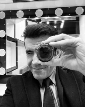 Mehmet Yılmaz Ak Instagram - “Lens değişiyoruz,65 olduk” 
Bir Kameraman