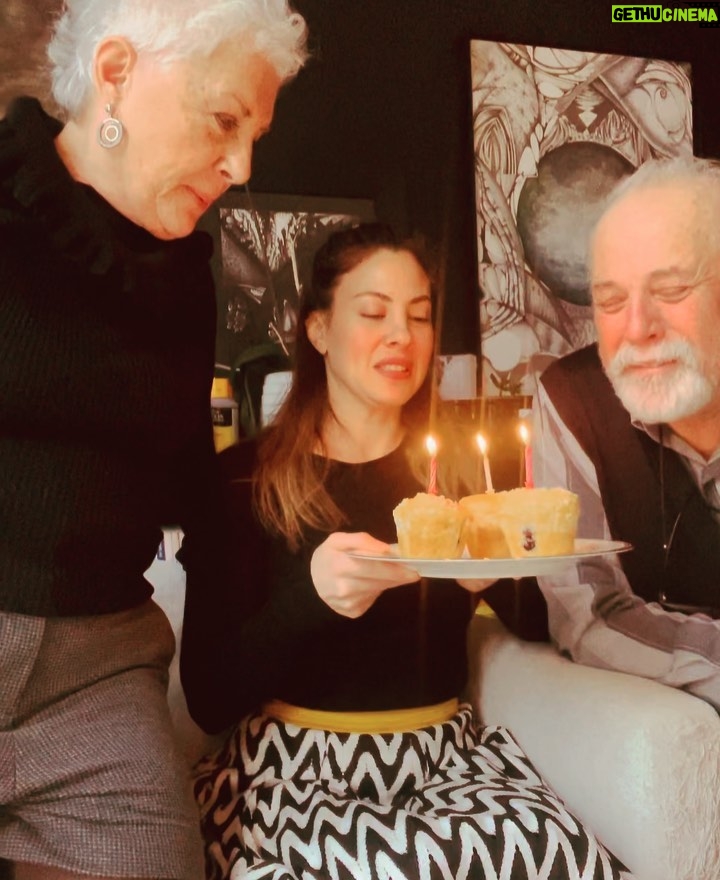 Melis Babadağ Instagram - Dışında olan hiçbir şey yok.Dünya sensin.Sen her zaman ve sadece kendinle karşılaşıyorsun. #tanrılarokulu #39 🙏🏻 📸 @sandykrespi 🌟