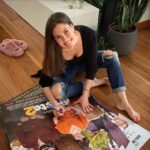Melis Babadağ Instagram - Sinema TV öğrencilerine burs vermek için açık arttırmada satılmak üzere imzaladık🤓 @tursak.vakfi Ayrıca Avrupa’daki vizyonlarımızda da kullanılacaklar 😌 ilgilenenlere duyurulur❤️ @bkmonline @aykuteniste2