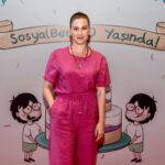 Melis Babadağ Instagram - 12 yıldır sahada gönüllüsü, masada destekçisi, danışma kurulu üyesi derken, YK üyesi olarak içinde yer almaktan gurur duyduğum @sosyalben Vakfı 10 yaşında. Bu çocuğu binlerce kişi birlikte büyüttük. Çoğalarak nice yıllarımız olsun 🙏🏻 #sosyalben10yaşinda