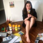 Melis Babadağ Instagram - Renk isteyen @colorbox.com.tr ‘da delirebilir. Mağazada kendini kaybedebilir, çok çılgın şeyler var! Bu malzemelere ne şarkı listesi yapsam da sabahlasam 🥳🤯 🎨