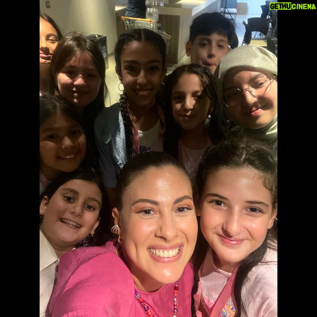 Melis Babadağ Instagram - 12 yıldır sahada gönüllüsü, masada destekçisi, danışma kurulu üyesi derken, YK üyesi olarak içinde yer almaktan gurur duyduğum @sosyalben Vakfı 10 yaşında. Bu çocuğu binlerce kişi birlikte büyüttük. Çoğalarak nice yıllarımız olsun 🙏🏻 #sosyalben10yaşinda
