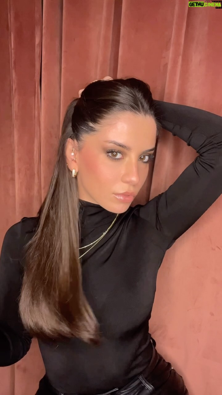 Melis Tüzüngüç Instagram - fresh from the oven✨ merhaba saç kadın, merhaba🤎